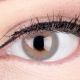 Das Produktfoto zeigt unsere Farbige Graue Kontaktlinse Grace Gray in einem echten Auge
